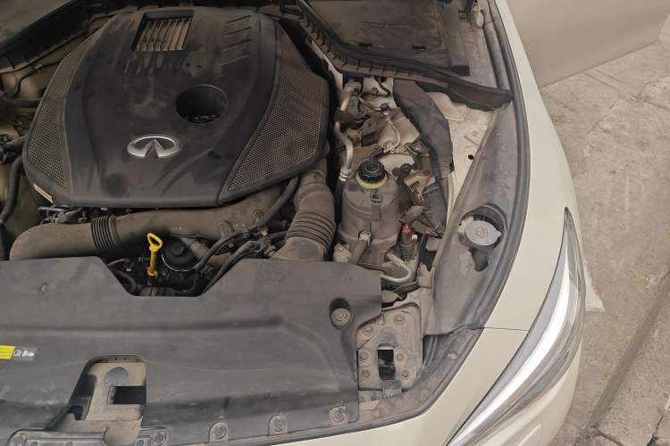 Used Infiniti Q50L 2016 2.0T Enjoyment Edition Engine Bay Left