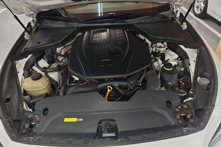 Used Infiniti Q50L 2016 2.0T Enjoyment Edition Engine Bay