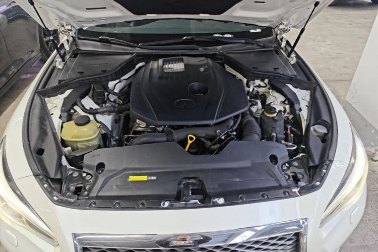Used Infiniti Q50L 2016 2.0T Enjoyment Edition Engine Bay