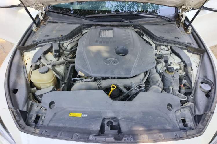 Used Infiniti Q50L 2016 2.0T Enjoyment Edition Engine Bay