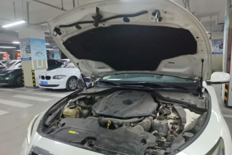 Used Infiniti Q50L 2016 2.0T Enjoyment Edition Engine Bay