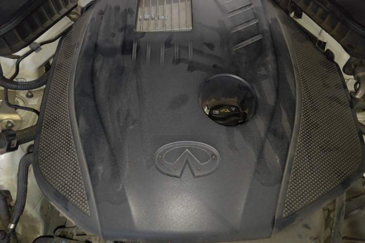 Used Infiniti Q50L 2016 2.0T Enjoyment Edition Engine Bay