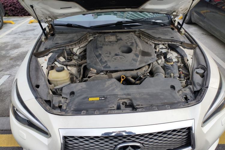 Used Infiniti Q50L 2016 2.0T Enjoyment Edition Engine Bay