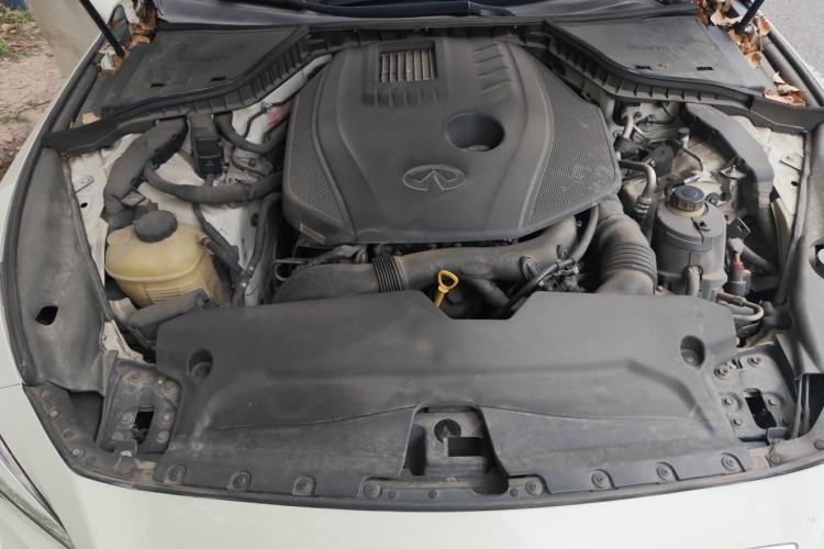 Used Infiniti Q50L 2016 2.0T Enjoyment Edition Engine Bay