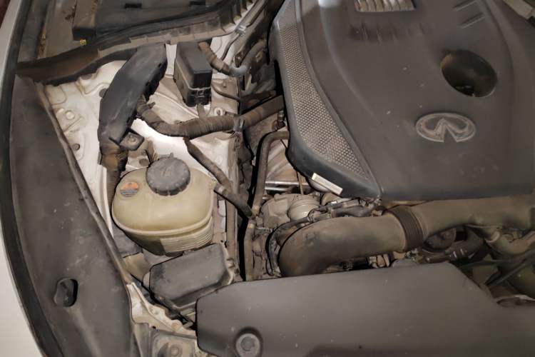 Used Infiniti Q50L 2016 2.0T Elite Sport Edition Engine Bay Right