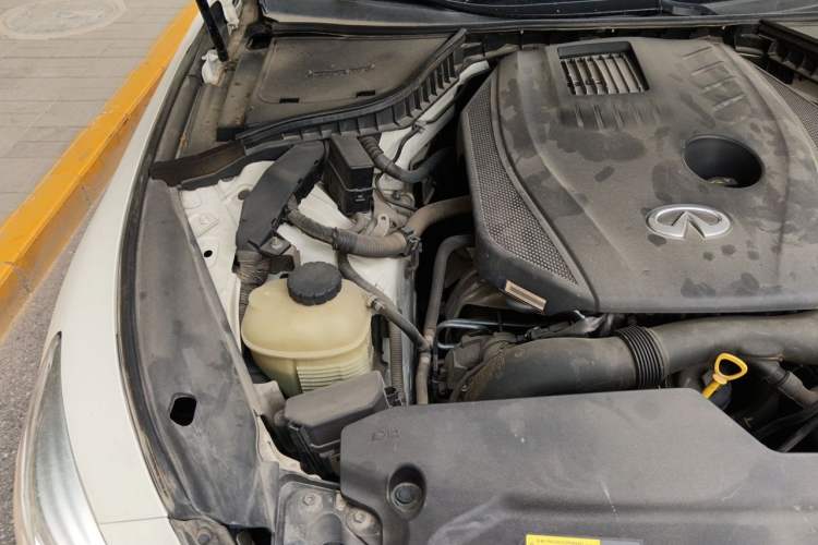 Used Infiniti Q50L 2016 2.0T Comfort Edition Engine Bay Right