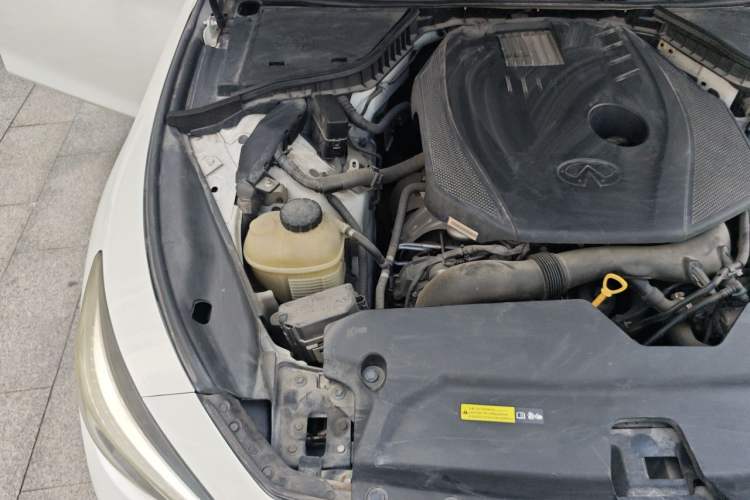 Used Infiniti Q50L 2016 2.0T Enjoyment Edition Engine Bay Right
