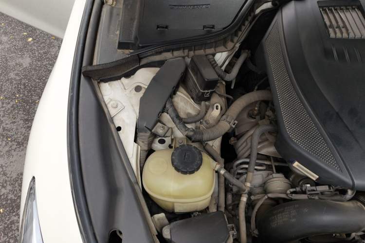 Used Infiniti Q50L 2016 2.0T Enjoyment Edition Engine Bay Right