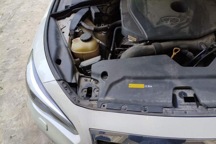 Used Infiniti Q50L 2016 2.0T Enjoyment Edition Engine Bay Right