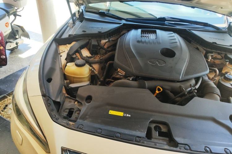 Used Infiniti Q50L 2016 2.0T Enjoyment Edition Engine Bay Right