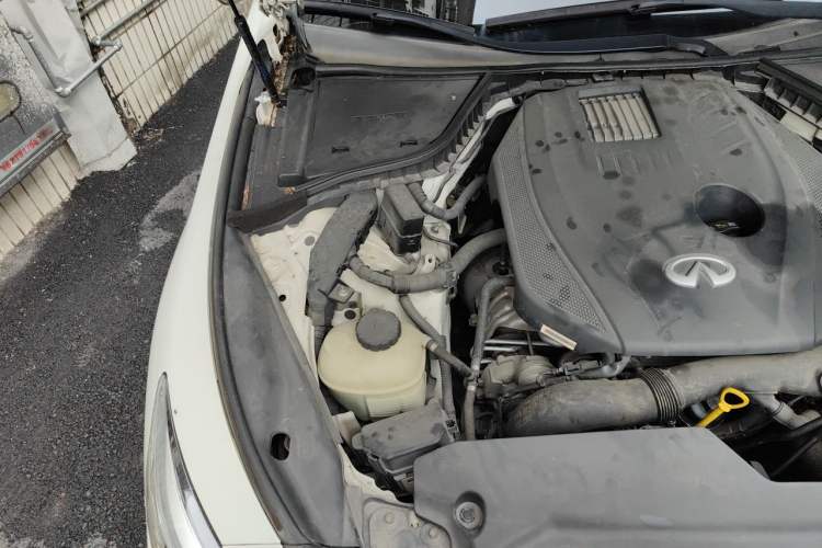 Used Infiniti Q50L 2016 2.0T Ambition Edition Engine Bay Right