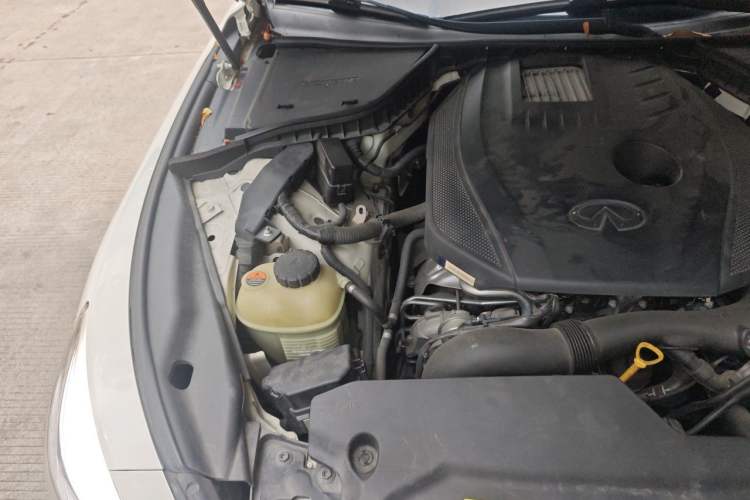 Used Infiniti Q50L 2016 2.0T Comfort Edition Engine Bay Right