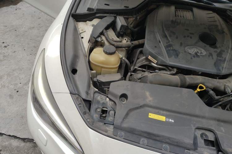 Used Infiniti Q50L 2016 2.0T Enjoyment Edition Engine Bay Right