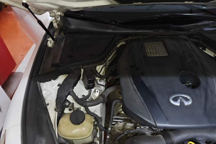 Used Infiniti Q50L 2016 2.0T Ambition Edition Engine Bay Right