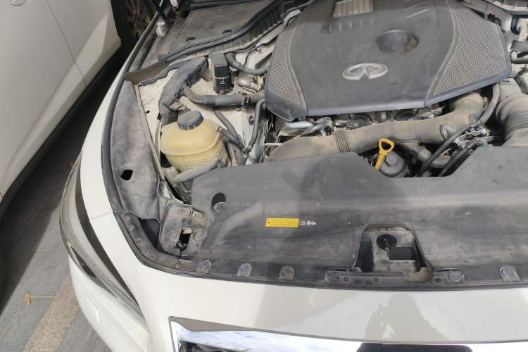 Used Infiniti Q50L 2016 2.0T Enjoyment Edition Engine Bay Right