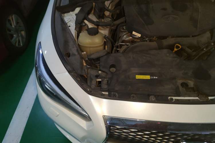 Used Infiniti Q50L 2016 2.0T Enjoyment Edition Engine Bay Right