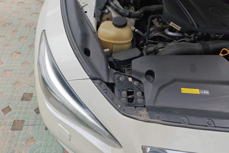 Used Infiniti Q50L 2016 2.0T Enjoyment Edition Engine Bay Right