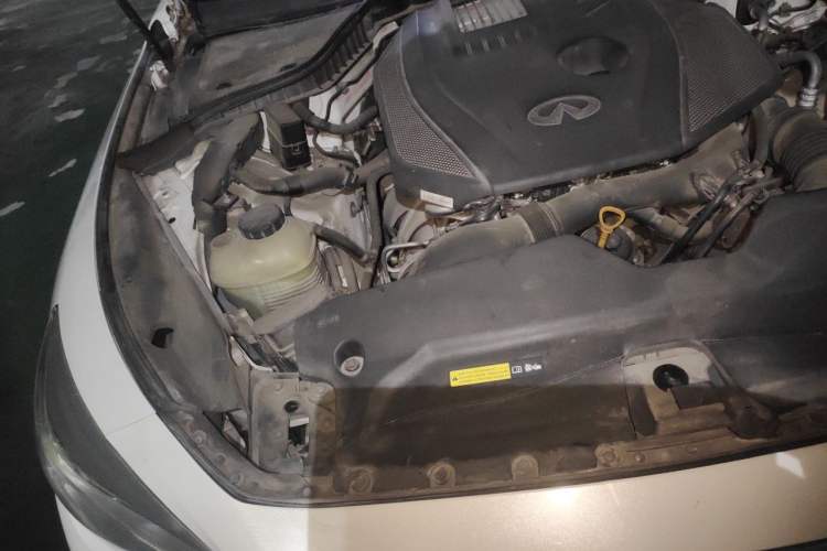 Used Infiniti Q50L 2016 2.0T Comfort Edition Engine Bay Right