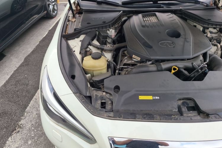 Used Infiniti Q50L 2016 2.0T Enjoyment Edition Engine Bay Right