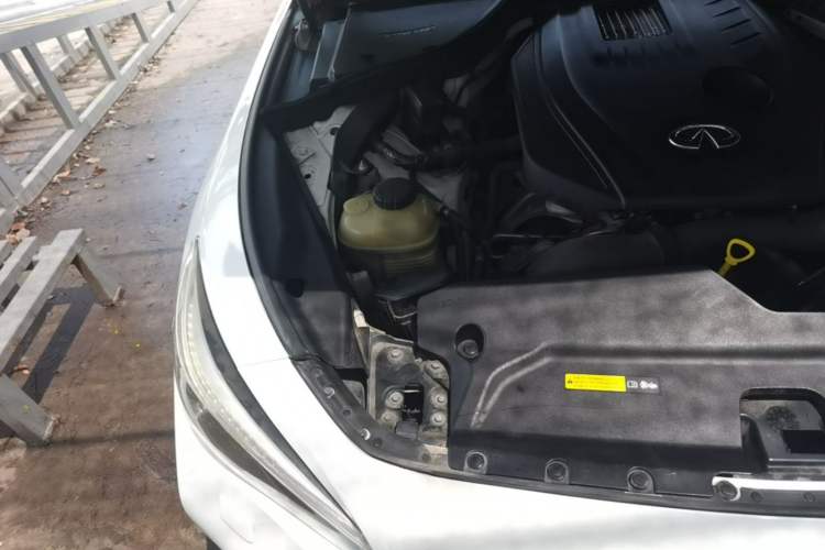 Used Infiniti Q50L 2016 2.0T Luxury Sport Edition Engine Bay Right
