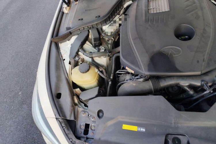 Used Infiniti Q50L 2016 2.0T Enjoyment Edition Engine Bay Right