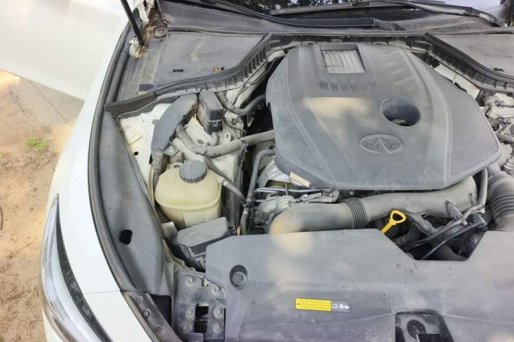 Used Infiniti Q50L 2016 2.0T Enjoyment Edition Engine Bay Right