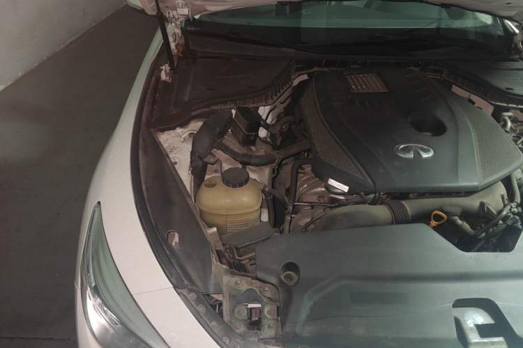 Used Infiniti Q50L 2016 2.0T Comfort Edition Engine Bay Right