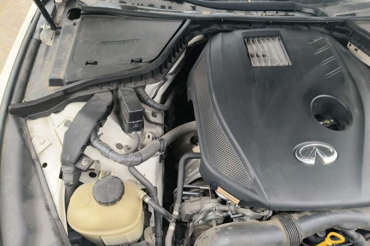 Used Infiniti Q50L 2016 2.0T Enjoyment Edition Engine Bay Right