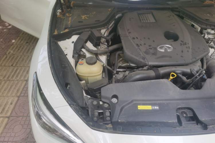 Used Infiniti Q50L 2016 2.0T Enjoyment Edition Engine Bay Right