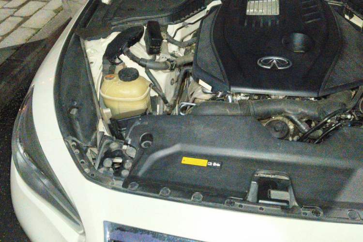 Used Infiniti Q50L 2016 2.0T Comfort Edition Engine Bay Right