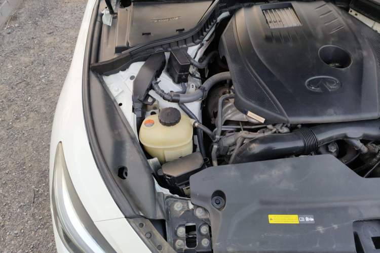 Used Infiniti Q50L 2016 2.0T Ambition Edition Engine Bay Right