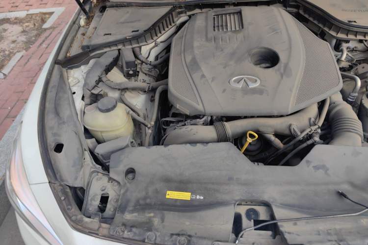 Used Infiniti Q50L 2016 2.0T Comfort Edition Engine Bay Right