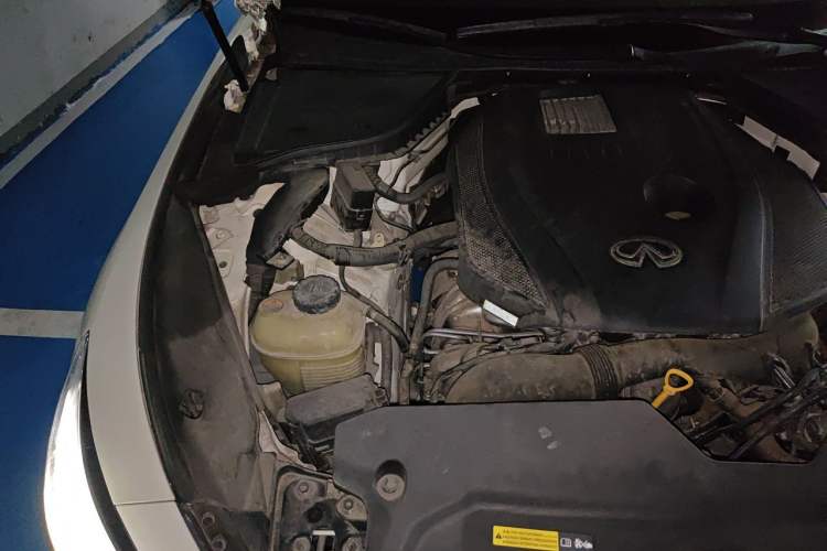 Used Infiniti Q50L 2016 2.0T Enjoyment Edition Engine Bay Right