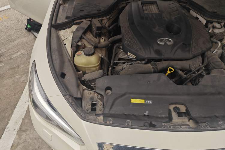 Used Infiniti Q50L 2016 2.0T Enjoyment Edition Engine Bay Right