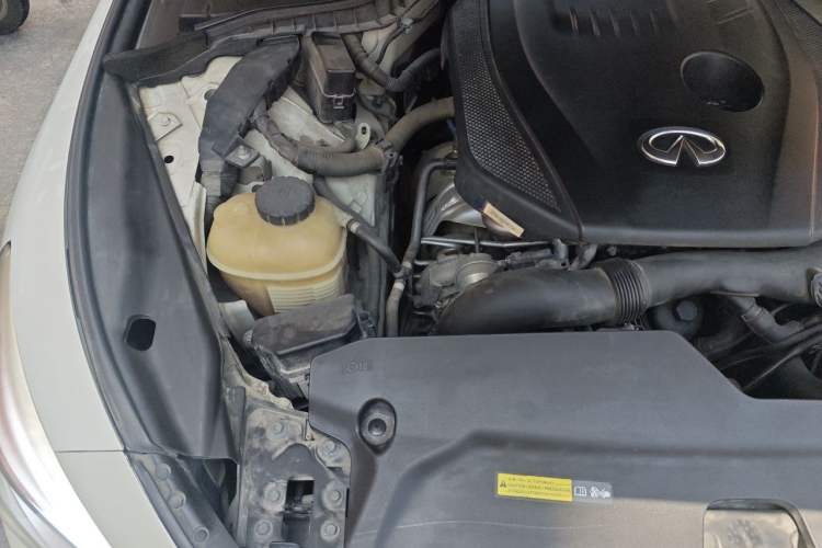 Used Infiniti Q50L 2016 2.0T Comfort Edition Engine Bay Right