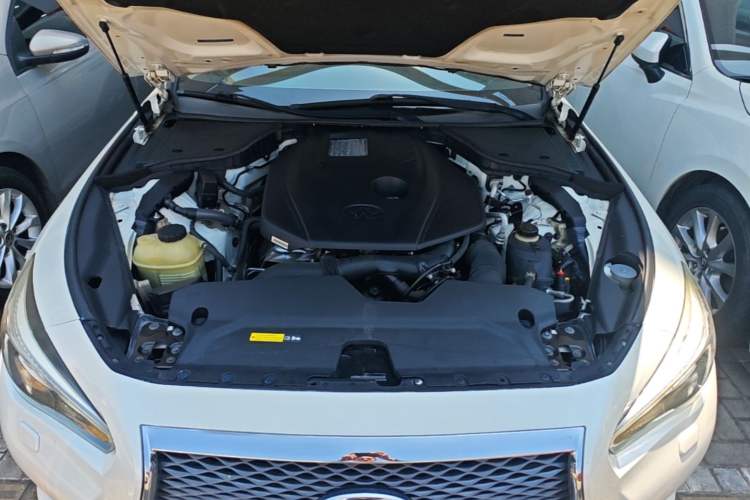 Used Infiniti Q50L 2016 2.0T Enjoyment Edition Engine Bay