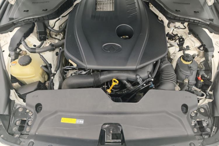 Used Infiniti Q50L 2016 2.0T Enjoyment Edition Engine Bay