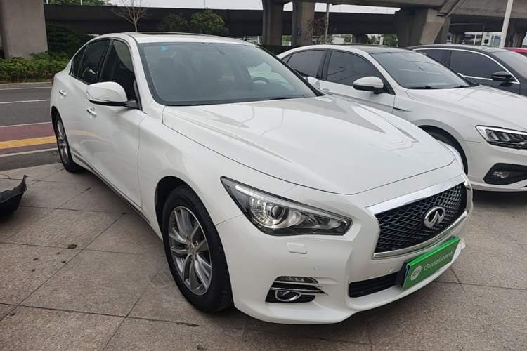 Used Infiniti Q50L 2016 2.0T Enjoyment Edition Front Right 45 Deg