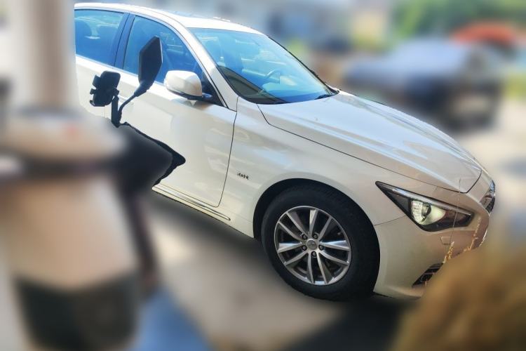 Used Infiniti Q50L 2016 2.0T Enjoyment Edition Front Right 45 Deg