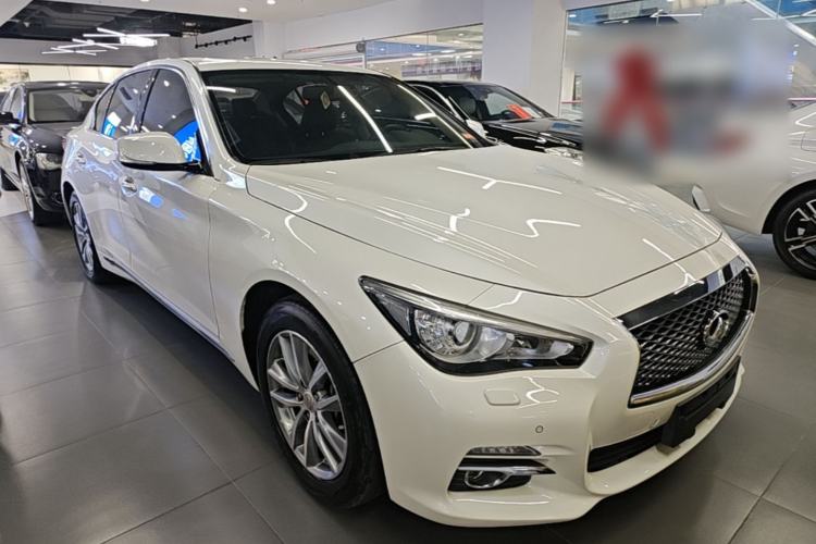 Used Infiniti Q50L 2016 2.0T Enjoyment Edition Front Right 45 Deg
