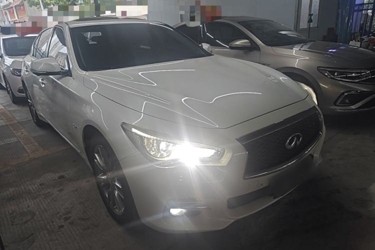 Used Infiniti Q50L 2016 2.0T Ambition Edition Front Right 45 Deg