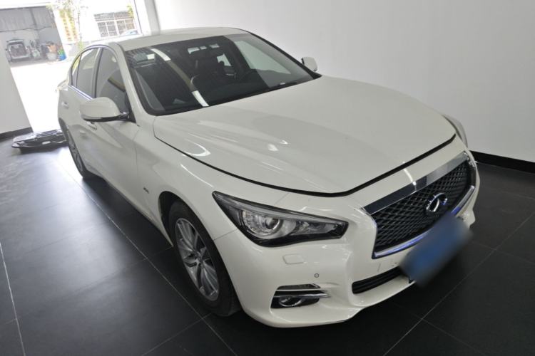 Used Infiniti Q50L 2016 2.0T Enjoyment Edition Front Right 45 Deg