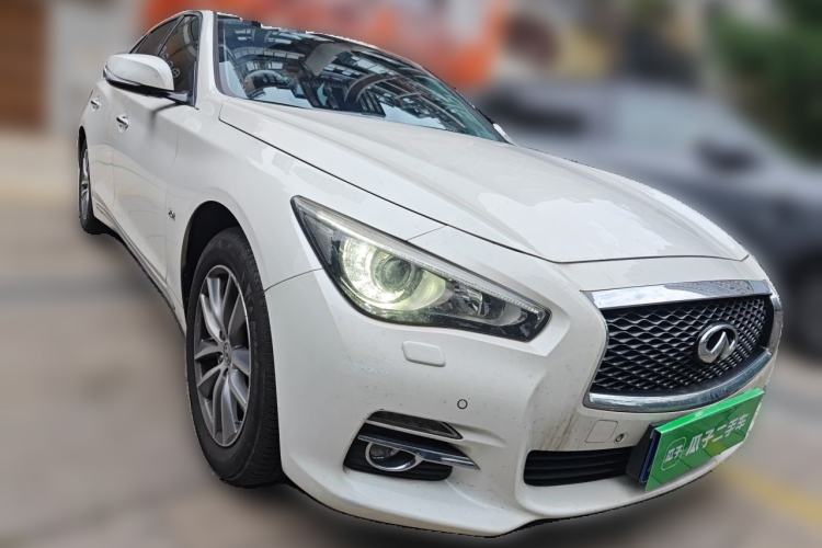 Used Infiniti Q50L 2016 2.0T Enjoyment Edition Front Right 45 Deg