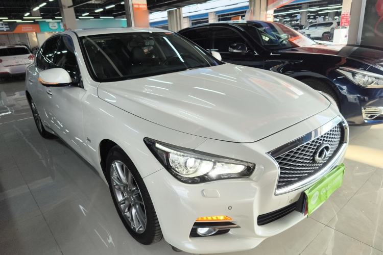 Used Infiniti Q50L 2016 2.0T Ambition Edition Front Right 45 Deg