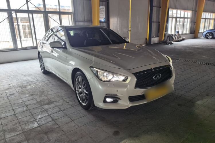 Used Infiniti Q50L 2016 2.0T Ambition Edition Front Right 45 Deg