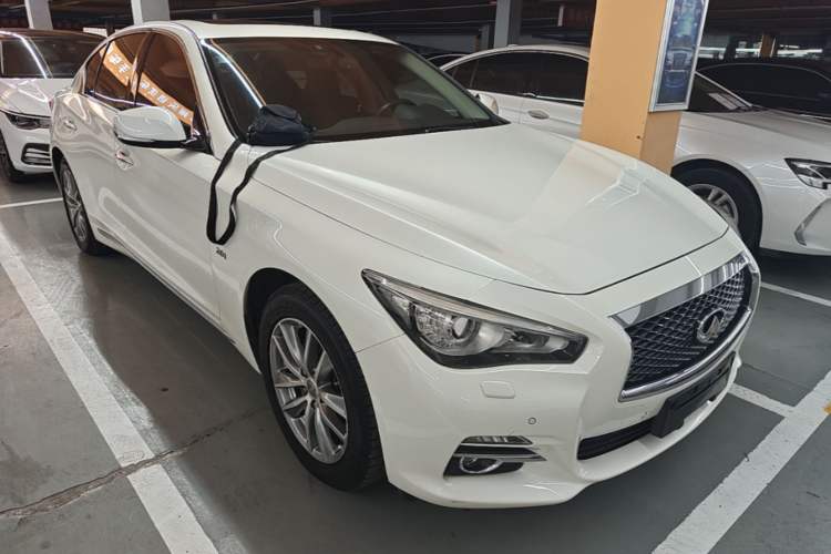 Used Infiniti Q50L 2016 2.0T Enjoyment Edition Front Right 45 Deg