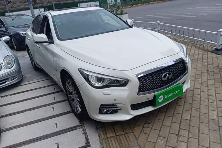 Used Infiniti Q50L 2016 2.0T Ambition Edition Front Right 45 Deg