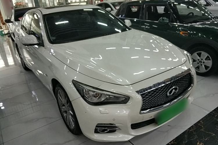 Used Infiniti Q50L 2016 2.0T Ambition Edition Front Right 45 Deg