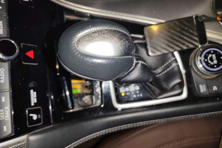 Used Infiniti Q50L 2016 2.0T Elite Sport Edition Gear Lever