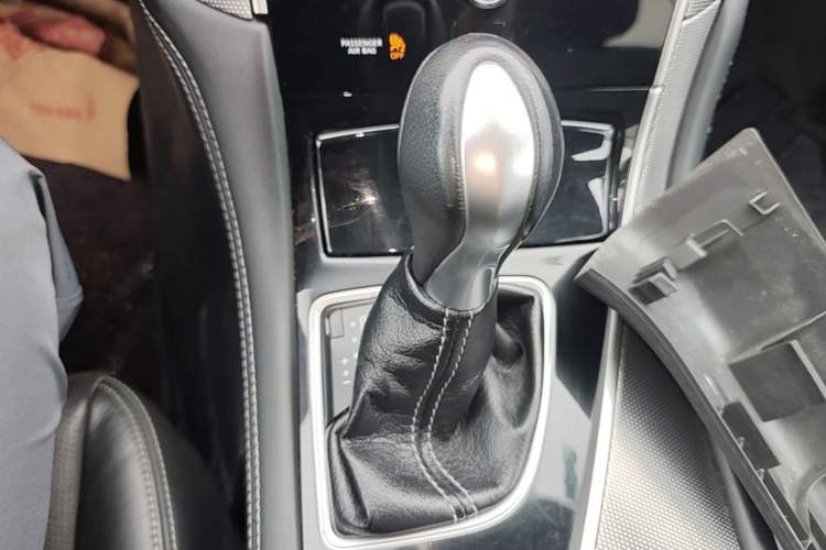 Used Infiniti Q50L 2016 2.0T Enjoyment Edition Gear Lever